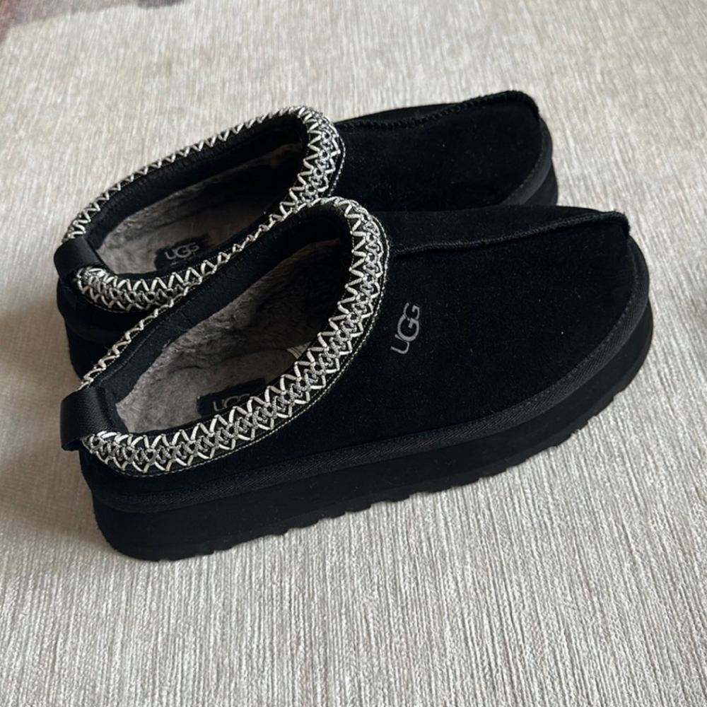 Black ugg slippers, never worn outside
